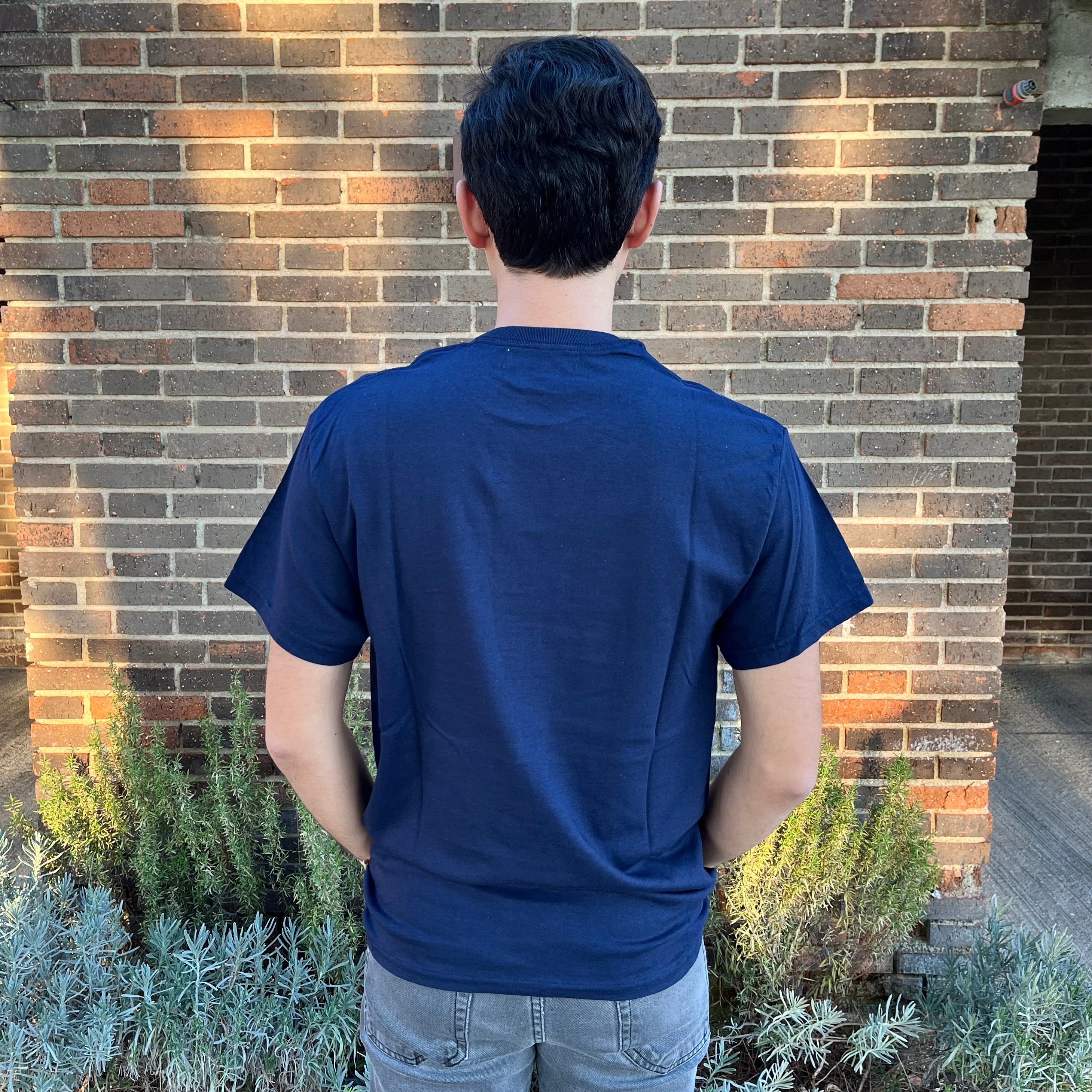 Camiseta H bordada