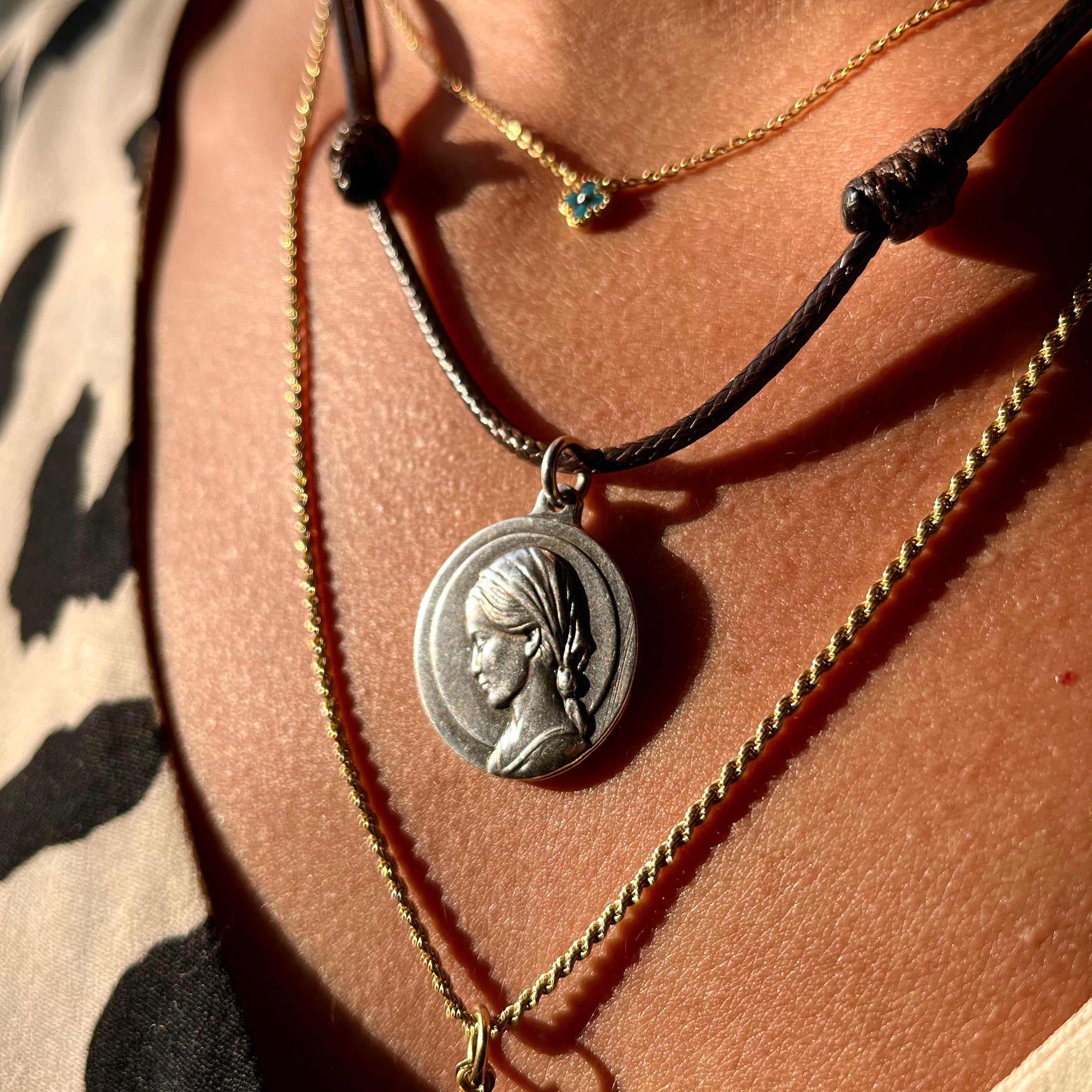 Collar Madre del Abrazo