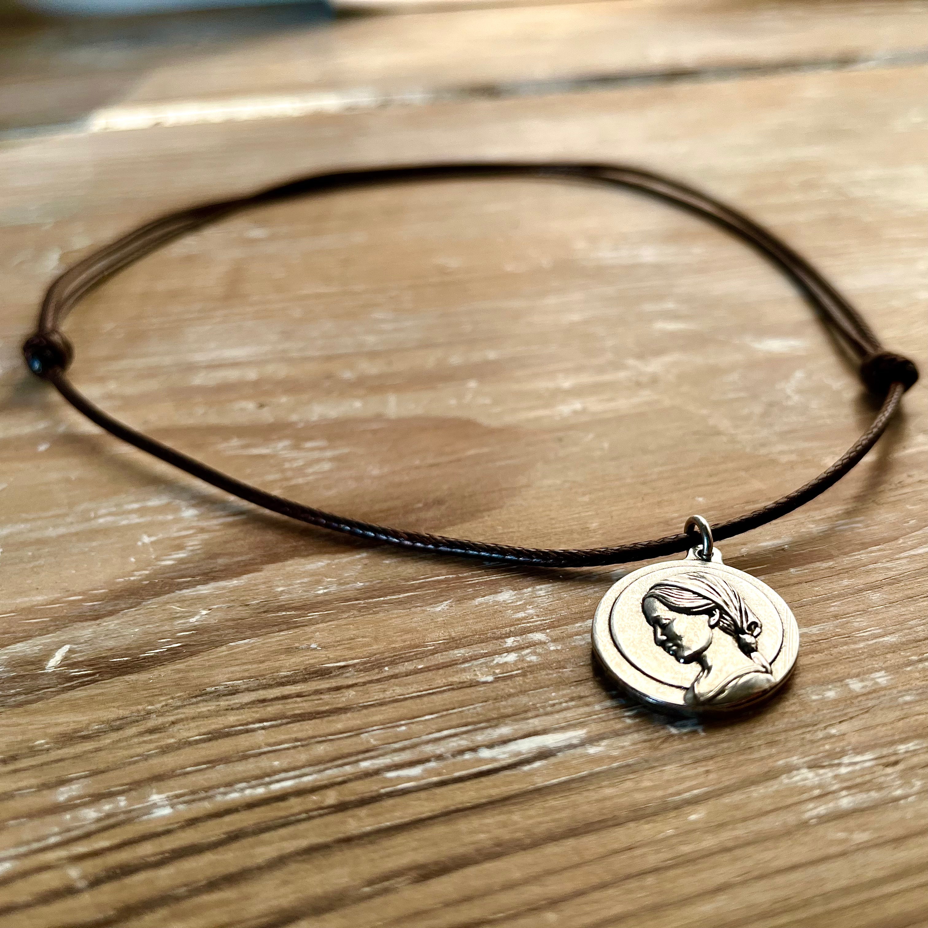 Collar Madre del Abrazo